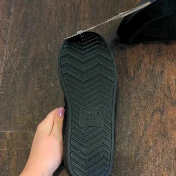 Isotoner Men's Microterry and Waffle Travis Moccasin Slippers - Picture 7 of 10